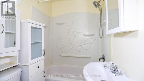 947 Gilmore Avenue, Innisfil, ON - Indoor Photo Showing Bathroom