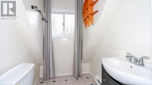 947 Gilmore Avenue, Innisfil, ON - Indoor Photo Showing Bathroom