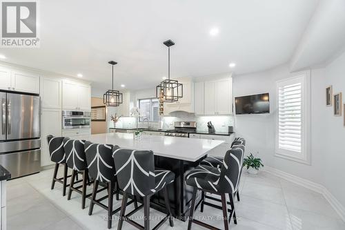 522 Larkspur Lane, Burlington, ON - Indoor Photo Showing Kitchen With Upgraded Kitchen