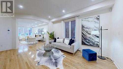 51 Drum Street, Whitchurch-Stouffville, ON - Indoor Photo Showing Living Room