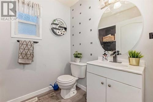 191 Saddleback Road Ne, Calgary, AB - Indoor Photo Showing Bathroom