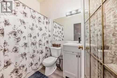 191 Saddleback Road Ne, Calgary, AB - Indoor Photo Showing Bathroom