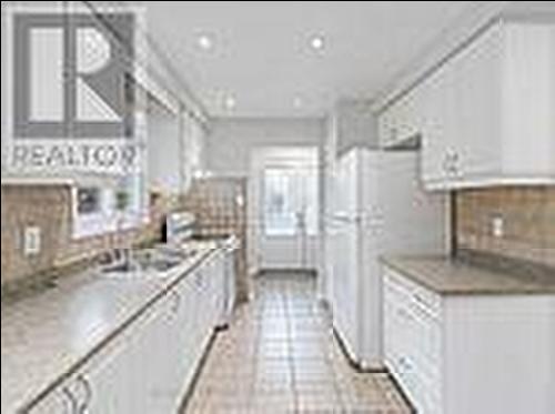 Upper - 62 Rosedale Avenue W, Brampton, ON - Indoor Photo Showing Kitchen