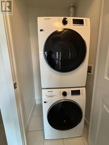 708 - 204 Burnhamthorpe Road E, Mississauga, ON - Indoor Photo Showing Laundry Room