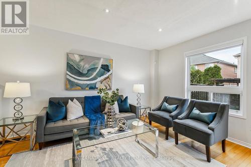 3309 Raindance Crescent, Mississauga, ON - Indoor Photo Showing Living Room