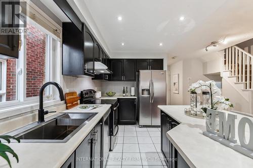 3309 Raindance Crescent, Mississauga, ON - Indoor Photo Showing Kitchen With Double Sink With Upgraded Kitchen