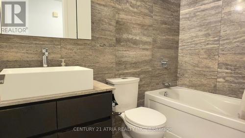 922 - 10 Capreol Court, Toronto, ON - Indoor Photo Showing Bathroom