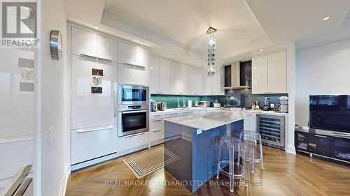 2201 - 88 Davenport Road, Toronto, ON - Indoor Photo Showing Kitchen With Upgraded Kitchen