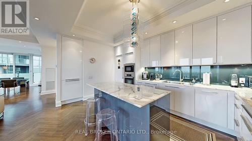 2201 - 88 Davenport Road, Toronto, ON - Indoor Photo Showing Kitchen With Upgraded Kitchen