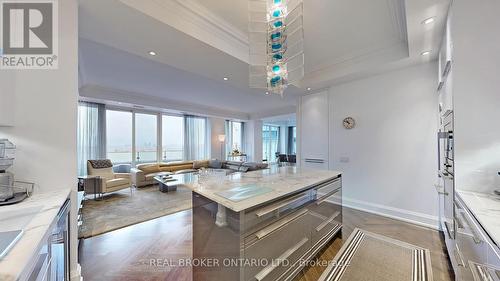 2201 - 88 Davenport Road, Toronto, ON - Indoor Photo Showing Kitchen