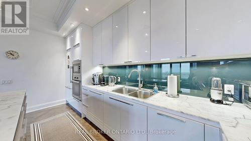 2201 - 88 Davenport Road, Toronto, ON - Indoor Photo Showing Kitchen With Double Sink With Upgraded Kitchen