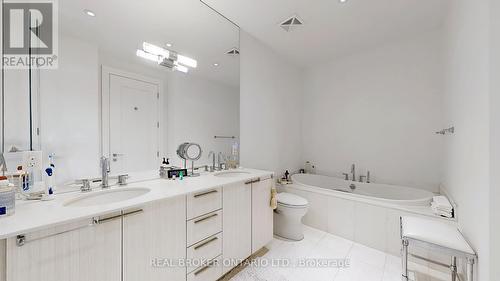 2201 - 88 Davenport Road, Toronto, ON - Indoor Photo Showing Bathroom