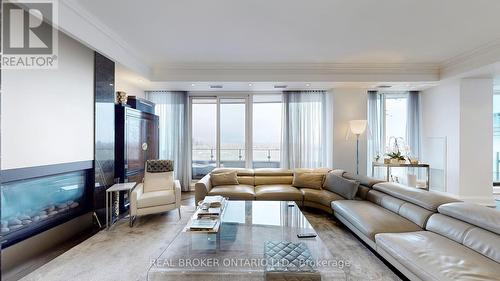 2201 - 88 Davenport Road, Toronto, ON - Indoor Photo Showing Living Room