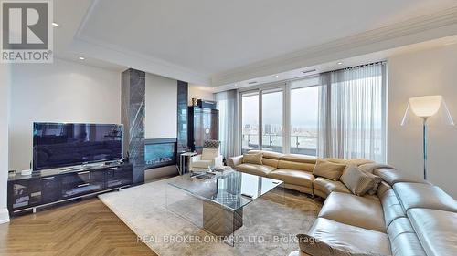 2201 - 88 Davenport Road, Toronto, ON - Indoor Photo Showing Living Room