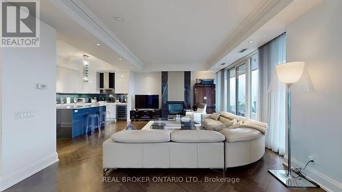 2201 - 88 Davenport Road, Toronto, ON - Indoor Photo Showing Living Room