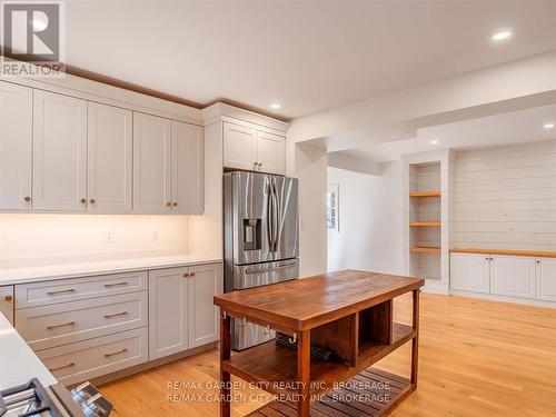 1076 Line Avenue, Pelham (662 - Fonthill), ON - Indoor Photo Showing Kitchen