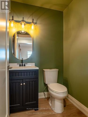 1076 Line Avenue, Pelham (662 - Fonthill), ON - Indoor Photo Showing Bathroom