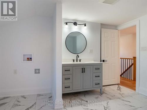 1076 Line Avenue, Pelham (662 - Fonthill), ON - Indoor Photo Showing Bathroom