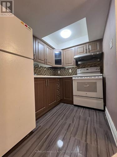 8 Arda Crescent, Brampton, ON - Indoor Photo Showing Kitchen