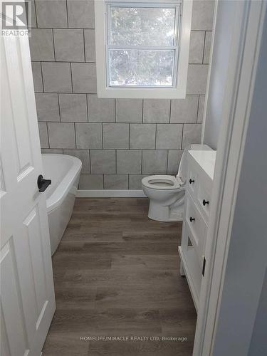 90 Queenston Crescent, London, ON - Indoor Photo Showing Bathroom