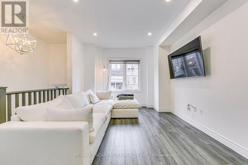 28 Barley Lane, Hamilton, ON - Indoor Photo Showing Living Room