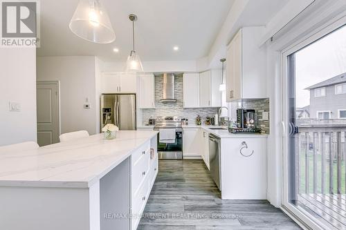 28 Barley Lane, Hamilton, ON - Indoor Photo Showing Kitchen With Stainless Steel Kitchen With Upgraded Kitchen