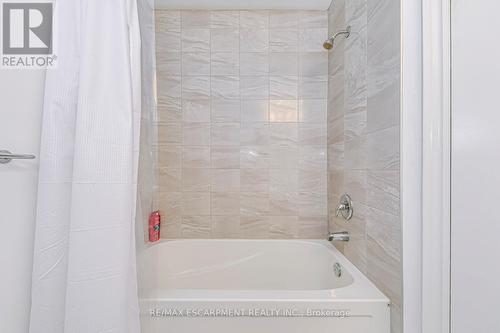 28 Barley Lane, Hamilton, ON - Indoor Photo Showing Bathroom