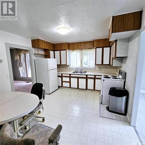 1029 Veterans Avenue, Esterhazy, SK - Indoor Photo Showing Kitchen With Double Sink