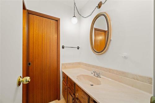 290 Kirkbridge Drive, Winnipeg, MB - Indoor Photo Showing Bathroom