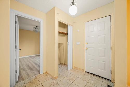 290 Kirkbridge Drive, Winnipeg, MB - Indoor Photo Showing Other Room