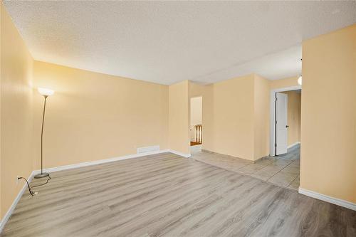 290 Kirkbridge Drive, Winnipeg, MB - Indoor Photo Showing Other Room