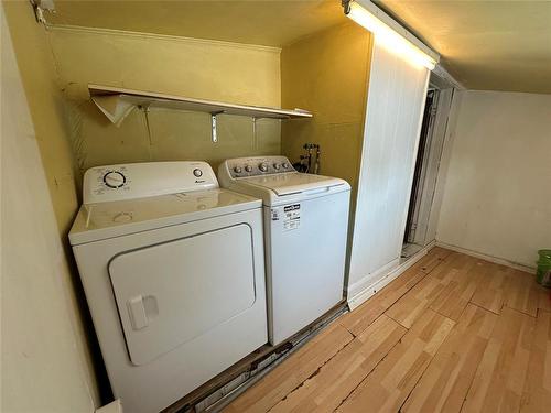 635 3Rd Street Ne, Portage La Prairie, MB - Indoor Photo Showing Laundry Room