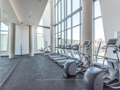 906-170 Fort York Blvd, Toronto, ON - Indoor Photo Showing Gym Room