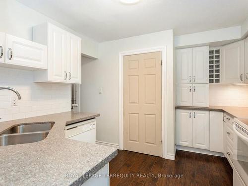 39-6540 Falconer Dr, Mississauga, ON - Indoor Photo Showing Kitchen With Double Sink