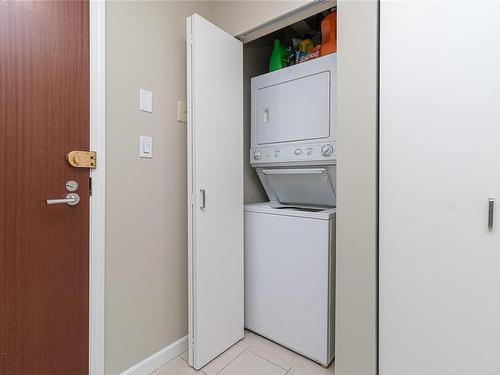 810-160 Wilson St, Victoria, BC - Indoor Photo Showing Laundry Room