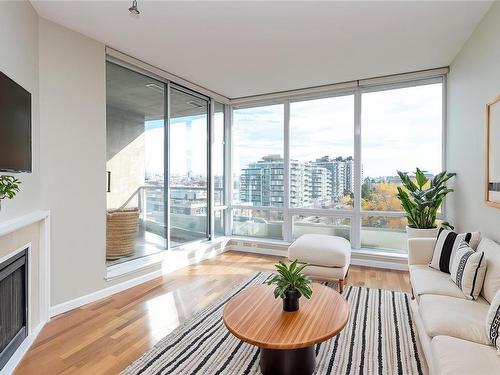 810-160 Wilson St, Victoria, BC - Indoor Photo Showing Living Room