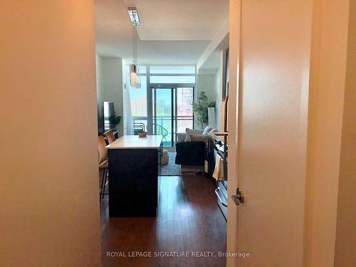 1601-1171 Queen St W, Toronto, ON - Indoor