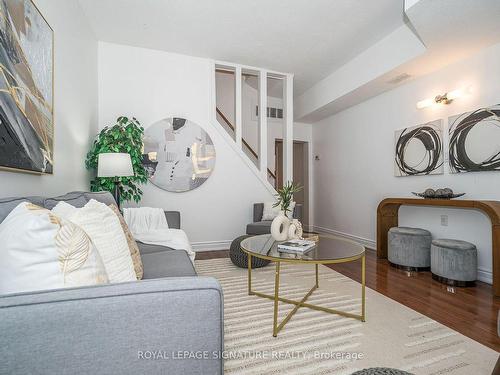 181 Earlscourt Ave, Toronto, ON - Indoor Photo Showing Living Room