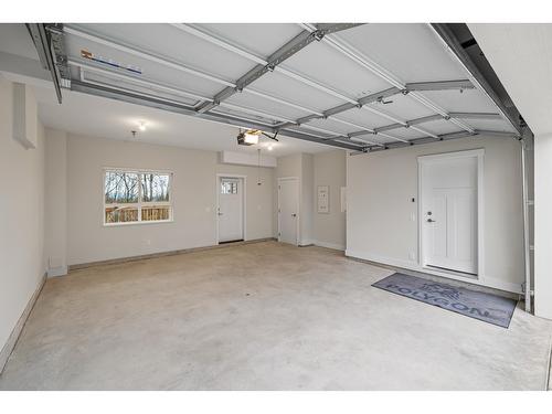 54 8335 Nelson Street, Mission, BC - Indoor Photo Showing Garage