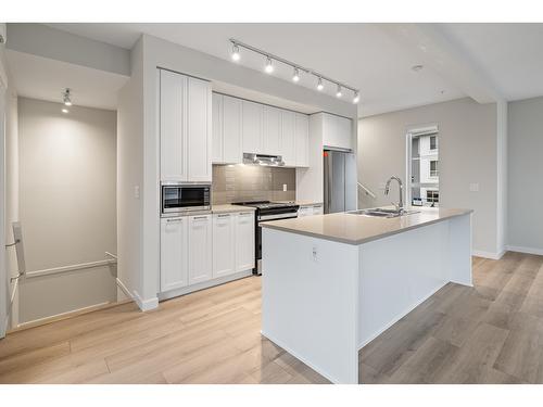 54 8335 Nelson Street, Mission, BC - Indoor Photo Showing Kitchen With Upgraded Kitchen