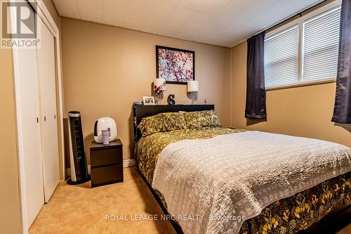 20 Richmond Street, Thorold (557 - Thorold Downtown), ON - Indoor Photo Showing Bedroom