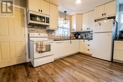 20 Richmond Street, Thorold (557 - Thorold Downtown), ON - Indoor Photo Showing Kitchen