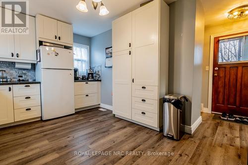 20 Richmond Street, Thorold (557 - Thorold Downtown), ON - Indoor Photo Showing Kitchen