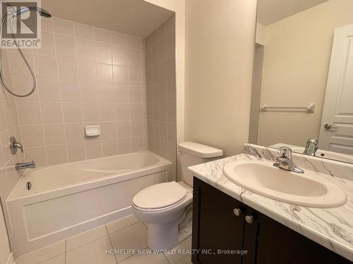 32 Falconridge Terrace, East Gwillimbury, ON - Indoor Photo Showing Bathroom