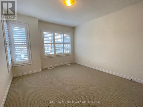 32 Falconridge Terrace, East Gwillimbury, ON - Indoor Photo Showing Other Room