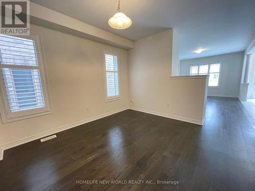 32 Falconridge Terrace, East Gwillimbury, ON - Indoor Photo Showing Other Room