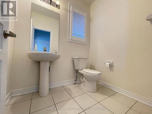 32 Falconridge Terrace, East Gwillimbury, ON - Indoor Photo Showing Bathroom