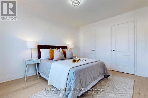 16 Bond Lake Park Street, Richmond Hill, ON - Indoor Photo Showing Bedroom