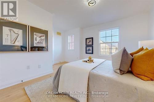 16 Bond Lake Park Street, Richmond Hill, ON - Indoor Photo Showing Bedroom