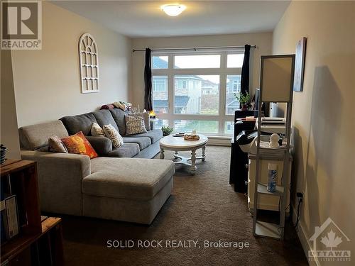 18 Antonakos Drive, Lanark, ON - Indoor Photo Showing Living Room